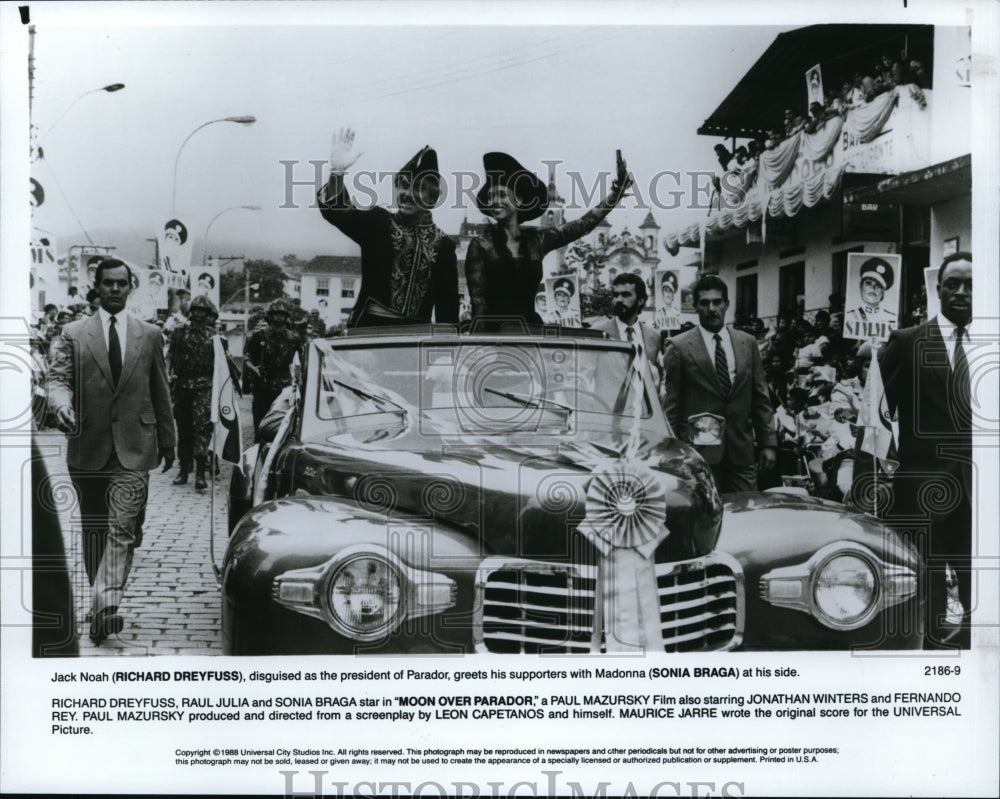 1988 Press Photo Richard Dreyfuss and Sonia Braga-Moon Over Parador - cvp86701 - Historic Images