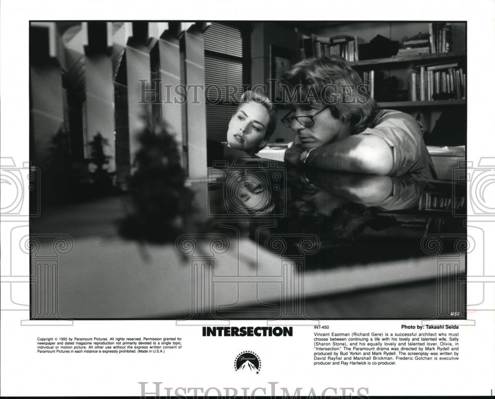 1993 Press Photo Richard Gere and Sharon Stone Stars in "Intersection" - Historic Images