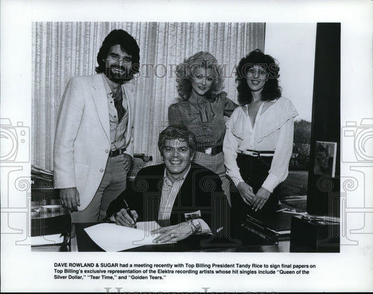 Press Photo Dave Rowland & Sugar meet with Tandy Rice of Top Billings. - Historic Images