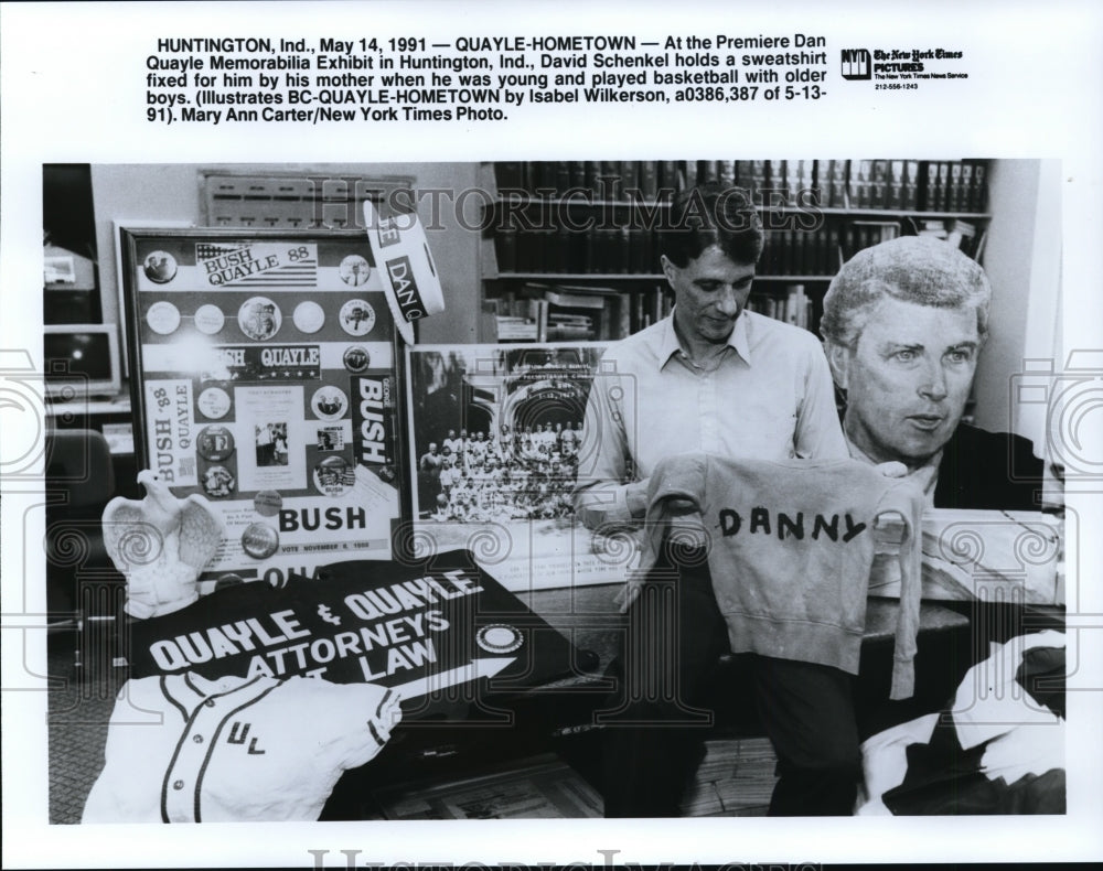 1991 Press Photo Dan Quale, Premier Dan Qualye Memorabilia Exhibit - cvp86827-Historic Images