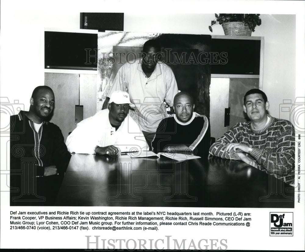 1996 Press Photo Def Jam executives and Richie Rich tie up contract agreements - Historic Images