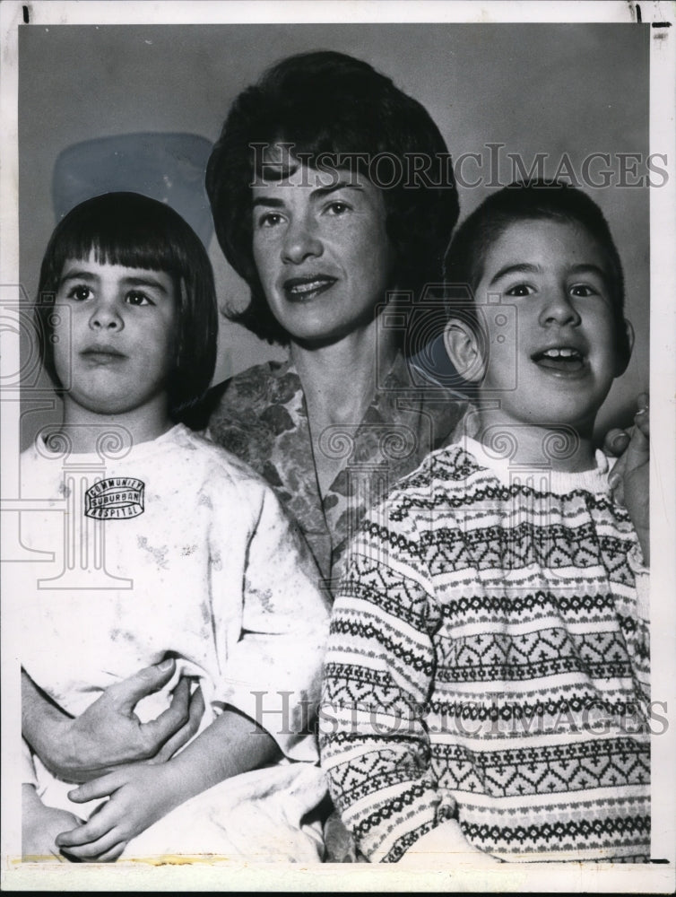 1962, Pianist Eunice Podis and her children, Wendy and Bernard. - Historic Images
