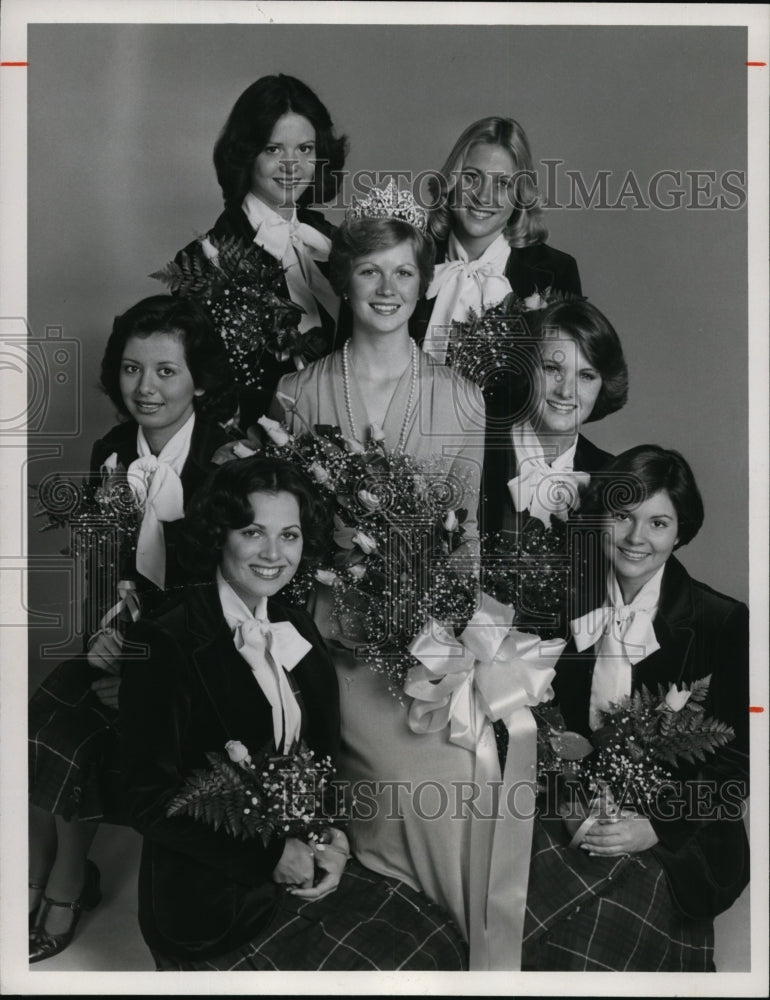 1976 Press Photo Rosebowl Queen Diane Ramaker and Court - cvp87544 - Historic Images