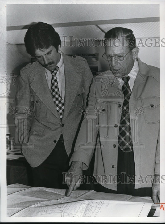 1976, William Richmond shows Scott Petrie Randall Park store location - Historic Images