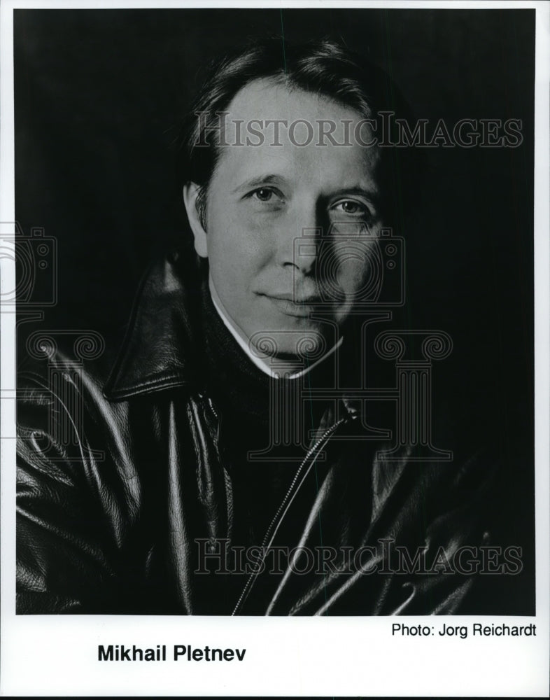 2000 Press Photo Mikhail Pletnev, conductor - cvp87909 - Historic Images