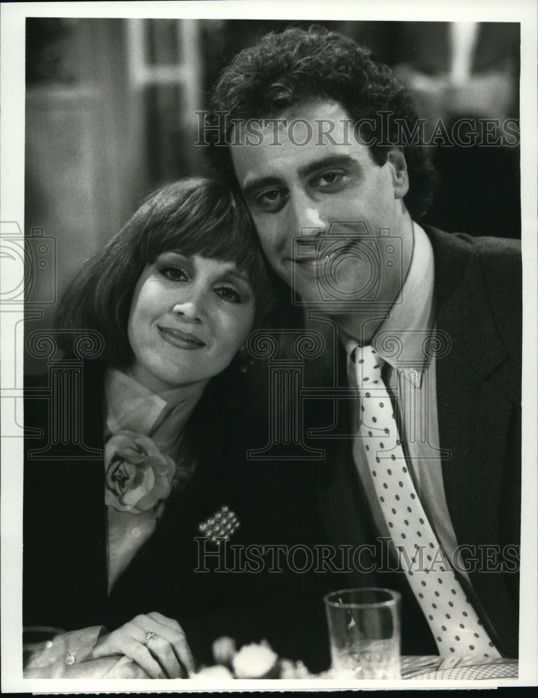 1988 Press Photo Pamela Matteson and Brad Garrett in First Impressions. - Historic Images