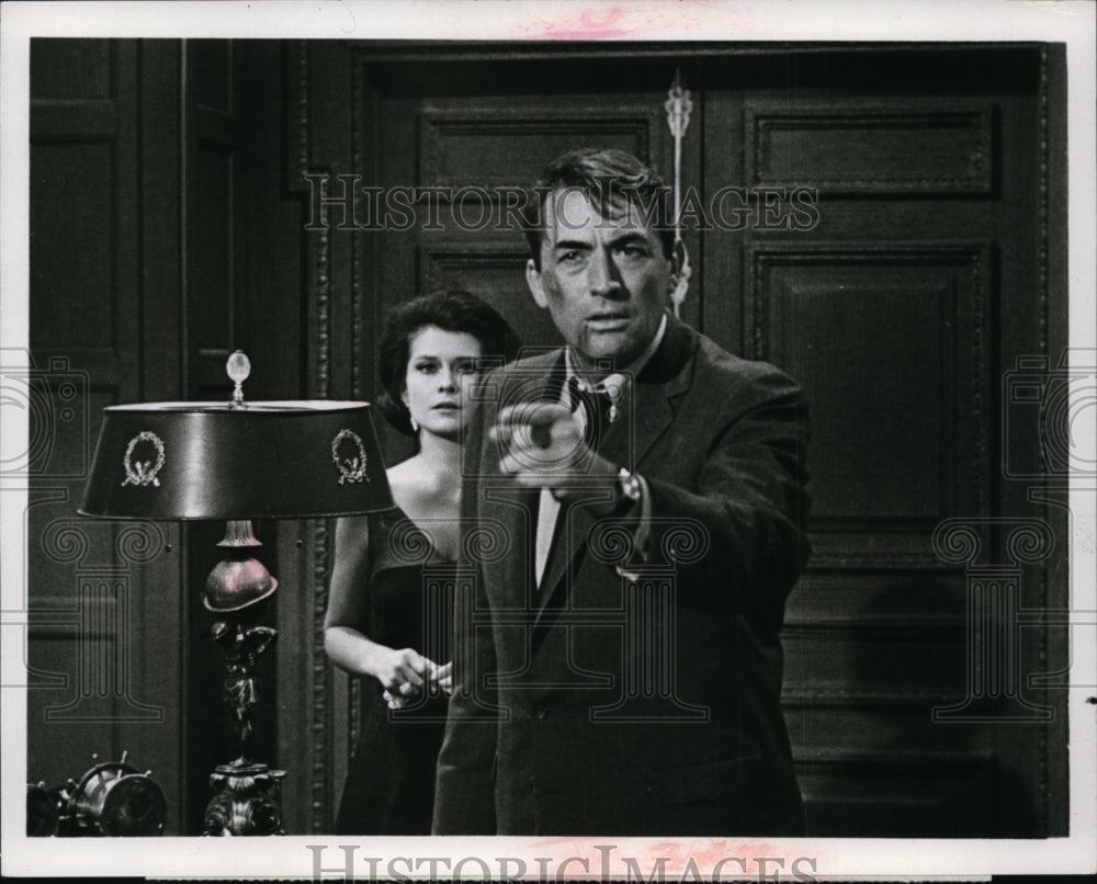 Press Photo Diane Baker and Gregory Peck-Mirage - cvp88484 - Historic Images