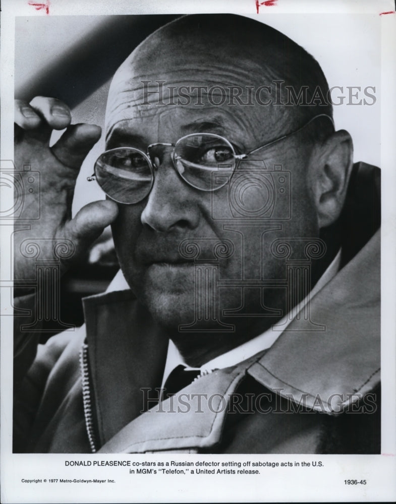 1977 Press Photo Donald Pleasence in Telefon. - cvp88565 - Historic Images