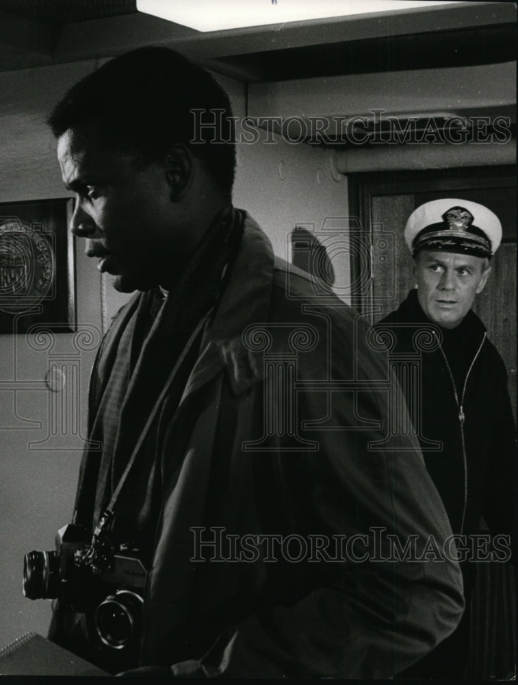 1965 Press Photo Sidney Poitier and Richard Widmark in The Bedford Incident.- Historic Images