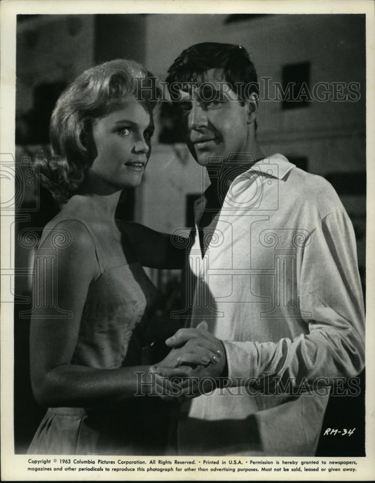 1963 Press Photo Alan Bates and Lee Remick. - cvp88606 - Historic Images