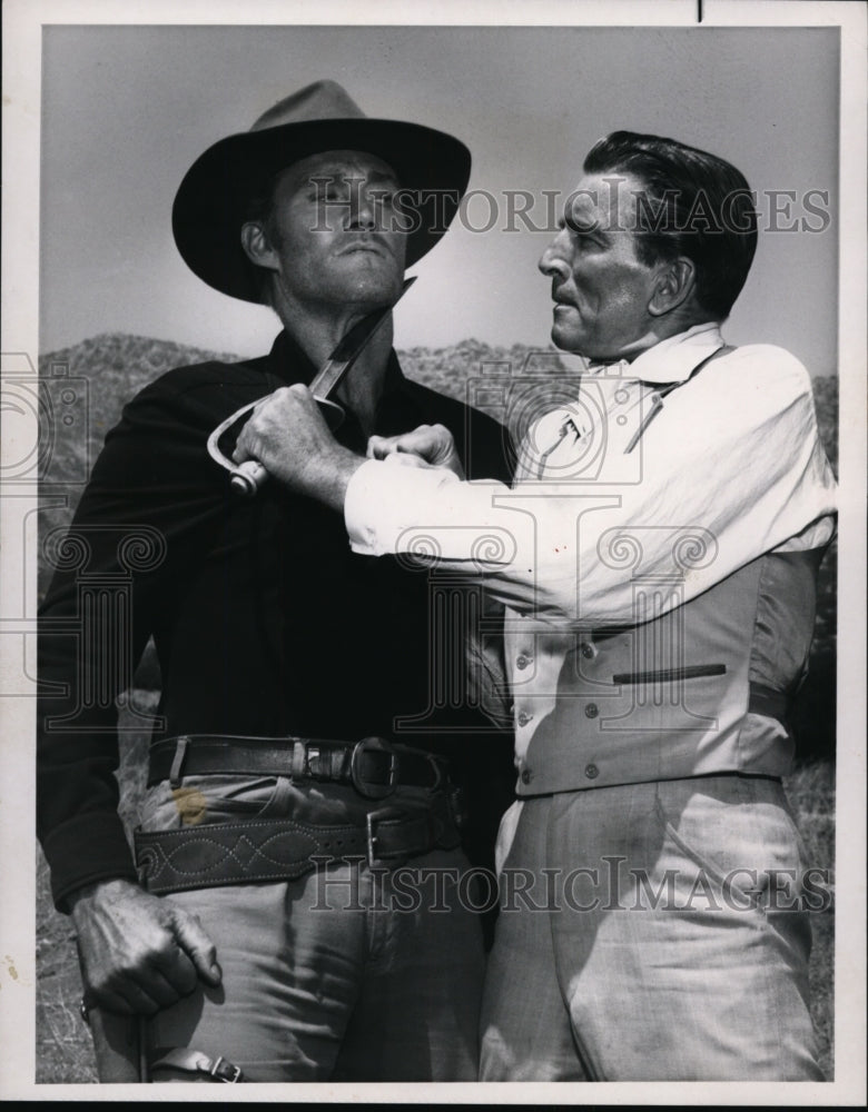 1965 Press Photo Chuck Connors and Michael Rennie in Ride Beyond Vengeance.-Historic Images