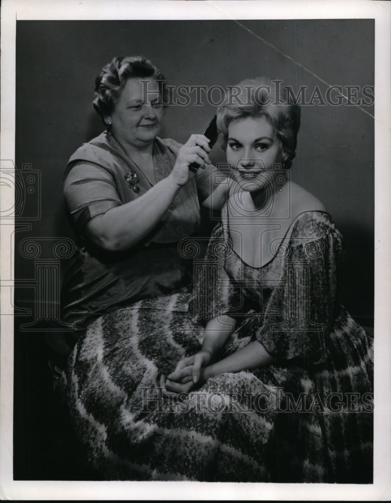 1961 Press Photo Kim Novak - cvp88644-Historic Images