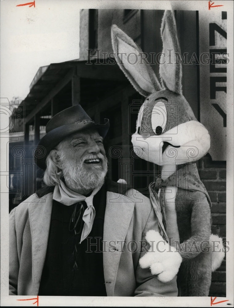 1978 Press Photo Denver Pyle and Bugs Bunny - cvp88923-Historic Images
