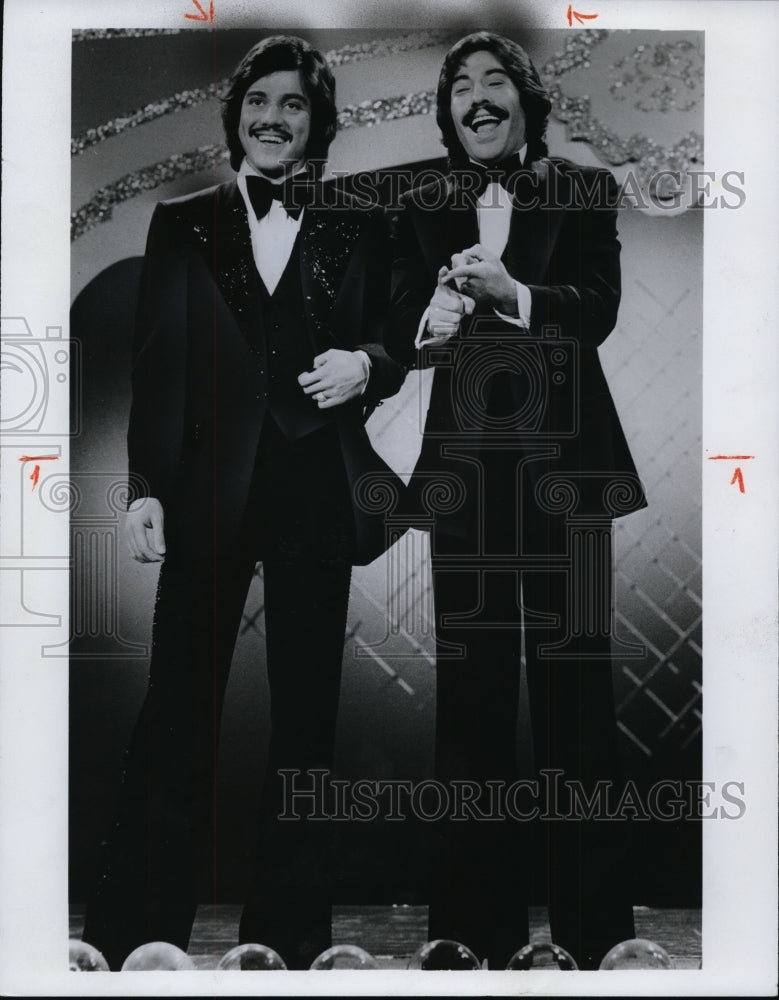 1976, American actor Freddie Prinze with Tony Orlando - cvp88940 - Historic Images