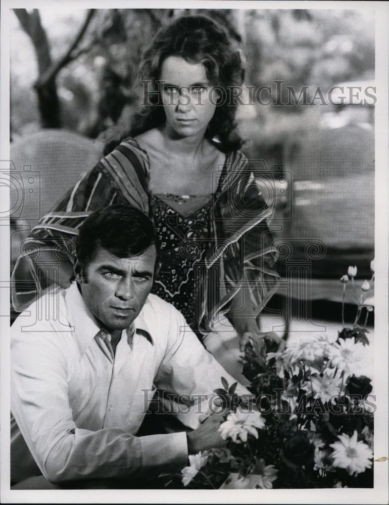 1973 Press Photo Glenn Corbett And Jenny Sullivan On Barnaby Jones - Historic Images