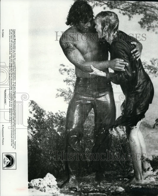 1979, Jason Robards and Mia Farrow in "Hurricane." - cvp89114 - Historic Images