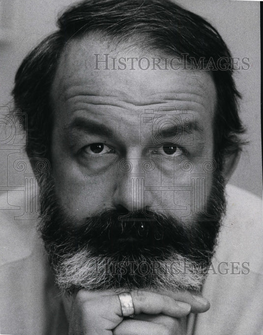 1977 Press Photo Van Gordon Sauter, CBS-TV's V.P. of Program Practices. - Historic Images