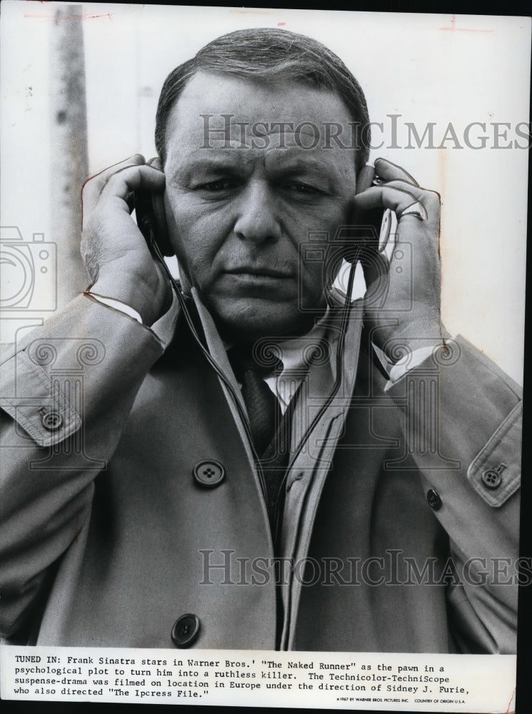 Press Photo Frank Sinatra stars in the Naked Runner - cvp89478 - Historic Images