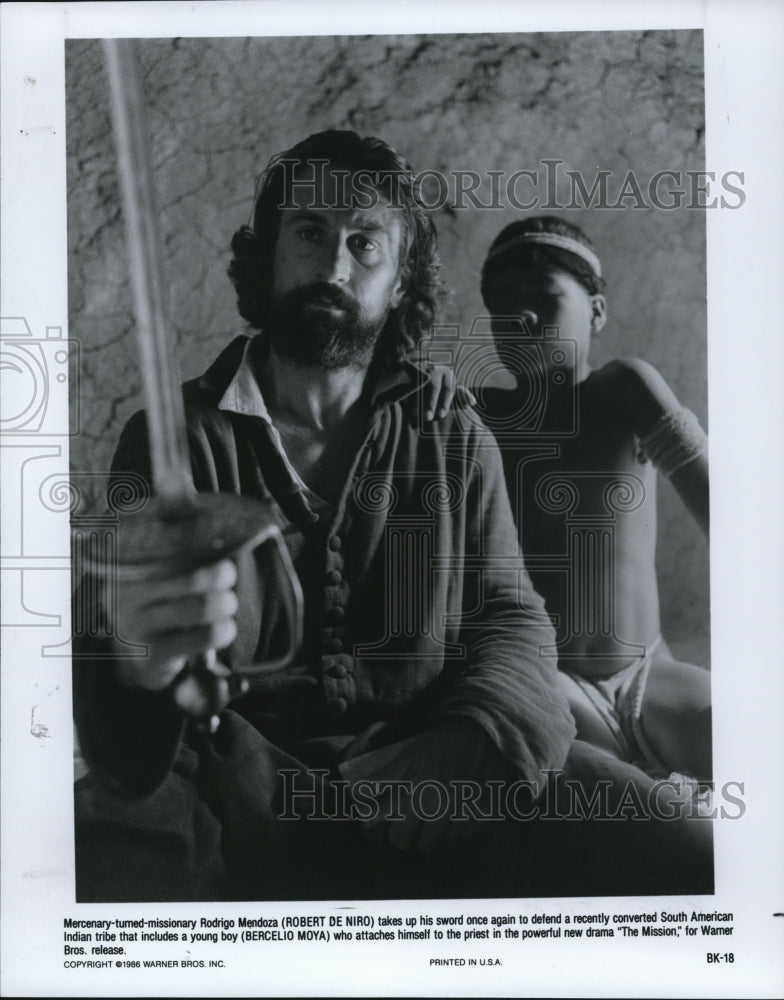 1987, Robert de Niro and Bercelio Moya in the movie "The Mission" - Historic Images