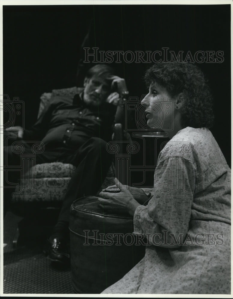 1988 Press Photo Tree and Baby Bee play-Catherine Albers and Bernard Canepari - Historic Images