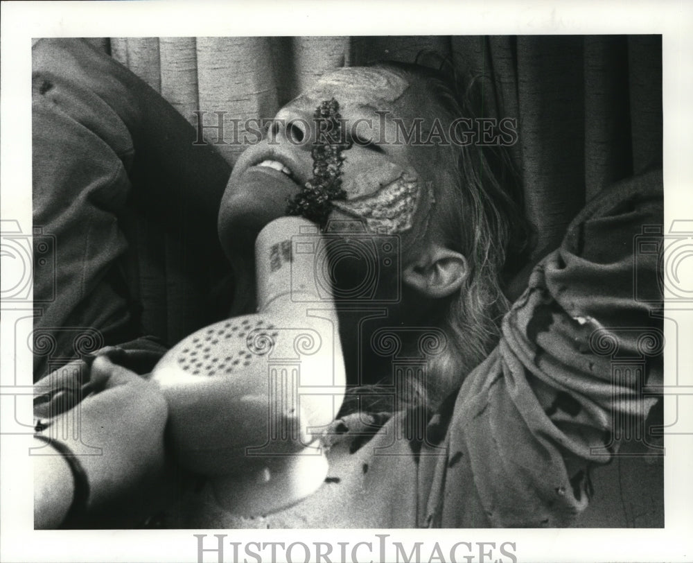 1986 Press Photo Shelley Seaseeck in filming of Zombie movie - cvp90589-Historic Images