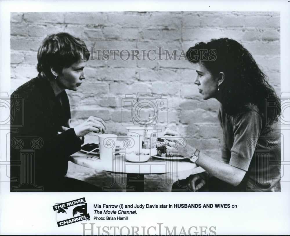1993, Mia Farrow and Judy Davis-Husbands and Wives - cvp90660 - Historic Images
