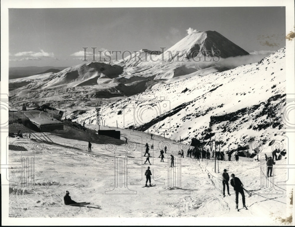 Press Photo View of New Zealand's Mount Cook National Park. - cvp91077 - Historic Images