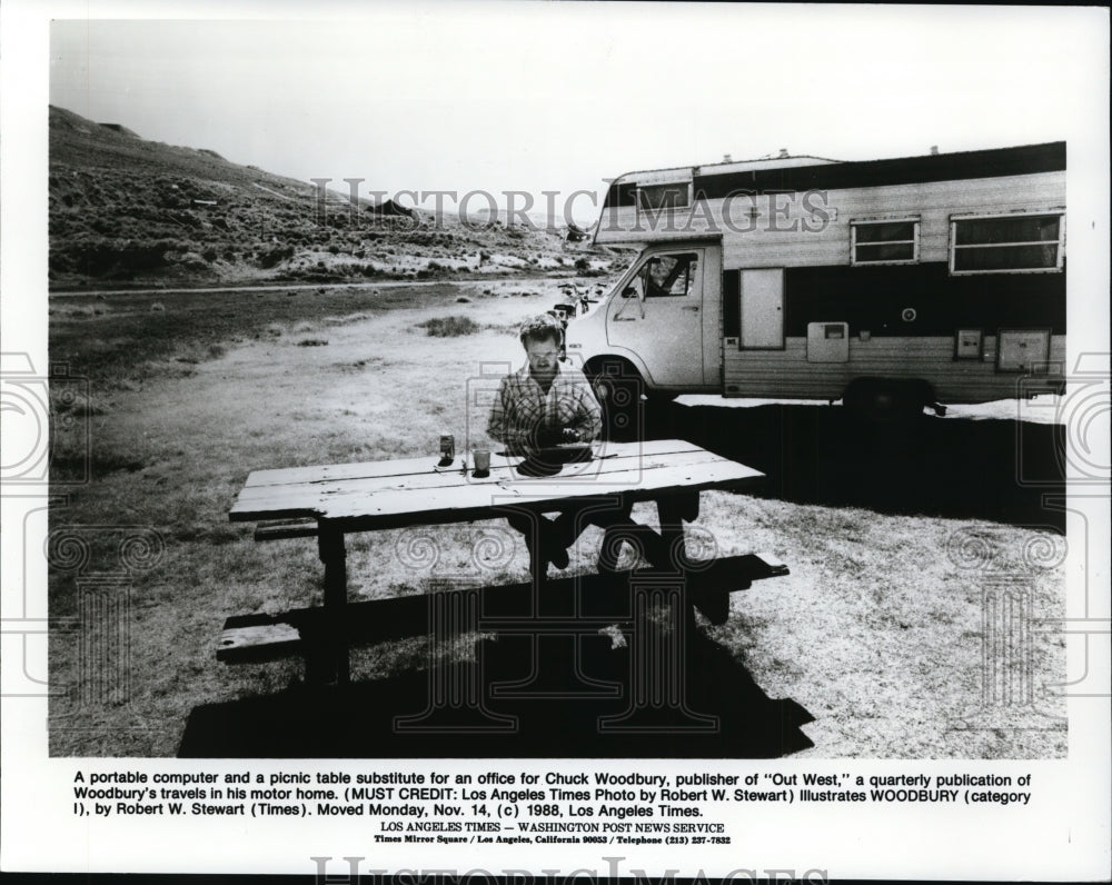 1988 Press Photo Substitute office for Chuck Woodbury,publisher of "Out West" - Historic Images