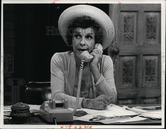 1976, Comedienne Nancy Walker in The Nancy Walker Show - cvp91145 - Historic Images