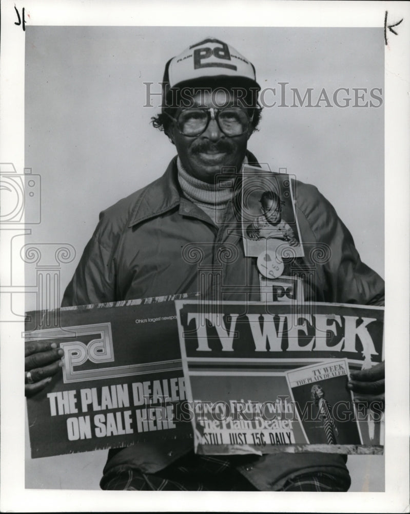 1982, Lee Wright with the Cleveland Plain Dealer paper. - cvp91924 - Historic Images
