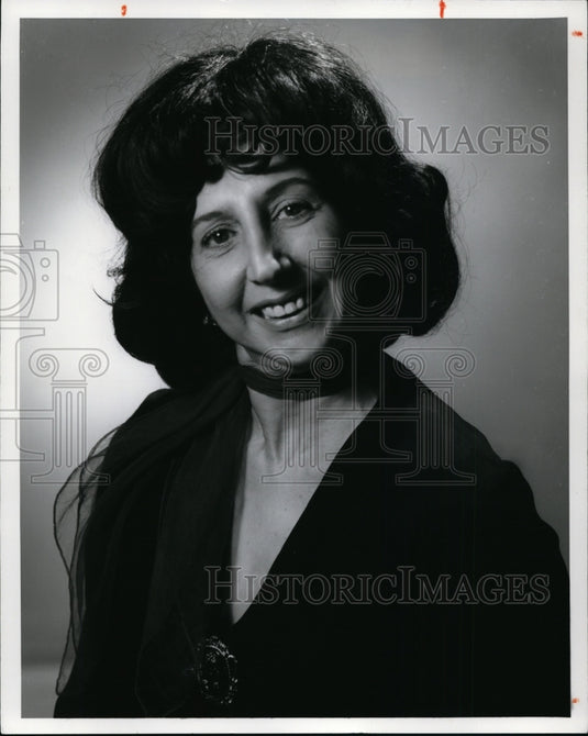 1976 Press Photo Gladys Wright in Tari. - cvp91941 - Historic Images
