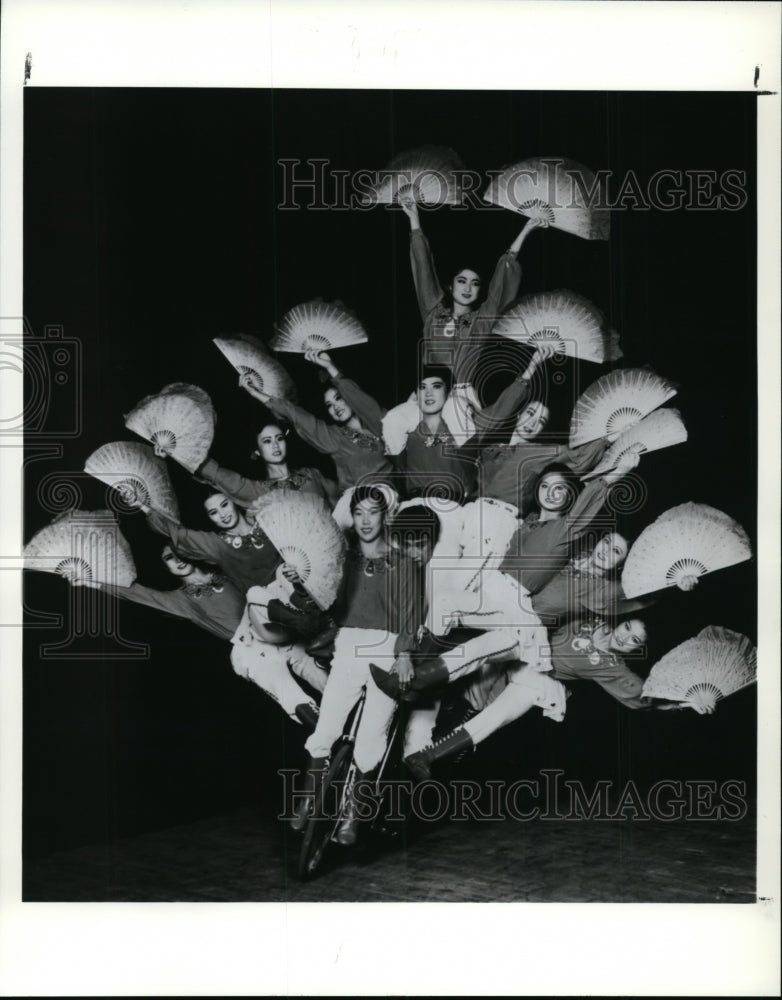 1995 Press Photo Peking Acrobats - cvp92360 - Historic Images