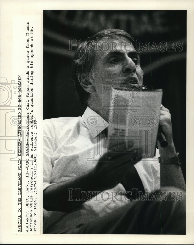 1989 Press Photo Astronomer Carl Sagan speaks at Mt. Union College. - cvp92887- Historic Images