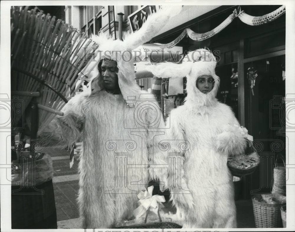 1985, Larry Riley and Joseph Guzaldo in Stir Crazy. - cvp93277 - Historic Images