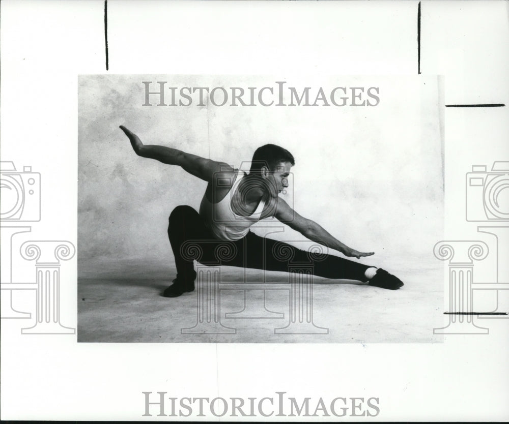 1988 Mark Salzman, Chinese martial arts expert and author. - Historic Images