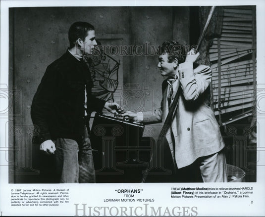 Press Photo Orphans-Matthew Modine and Albert Finney - cvp93479 - Historic Images