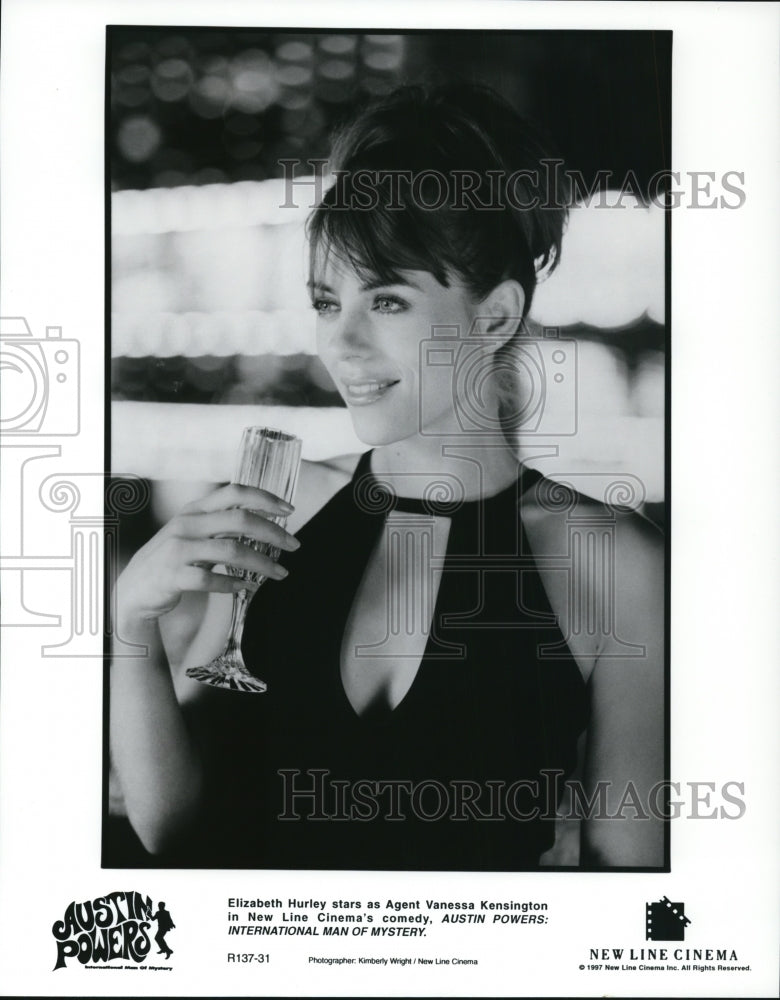 Press Photo Elizabeth Hurley-Austin Powers: International Man of Mystery - Historic Images
