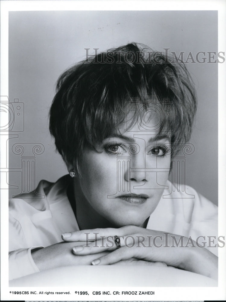 1995, Kathleen Turner in Friends at Last. - cvp94006 - Historic Images