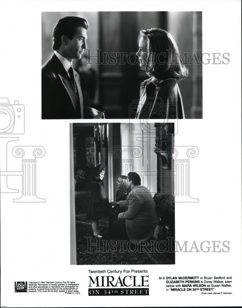 1995, Dylan McDermott, Elizabeth Perkins, & Mara Wilson - cvp94246 - Historic Images