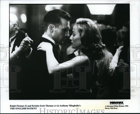 1996 Press Photo Ralph Fiennes and Kristin Scott Thomas in The English Patient.- Historic Images