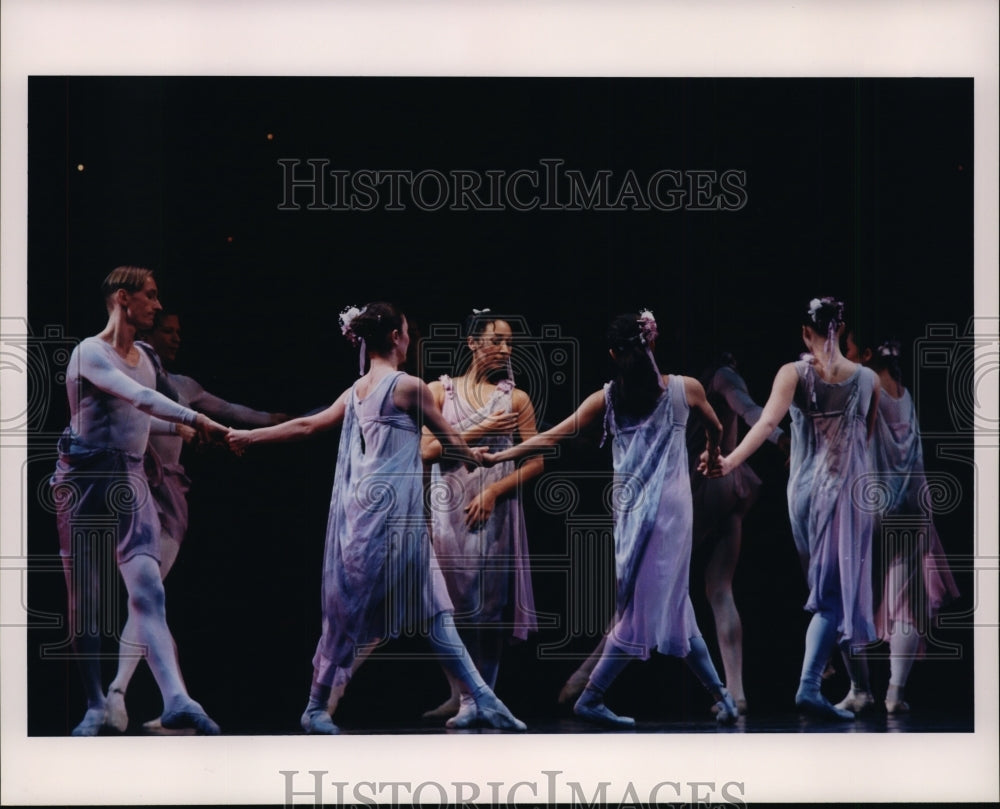 2000 Press Photo Xochitl Tejeda de Cerda and Dancers in The Planets. - cvp94444 - Historic Images