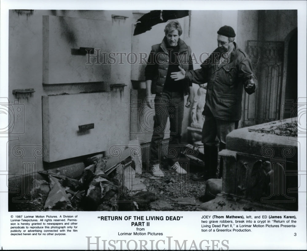 Press Photo Return Of The Living Dead Part II-Thom Mathews and James Karen - Historic Images