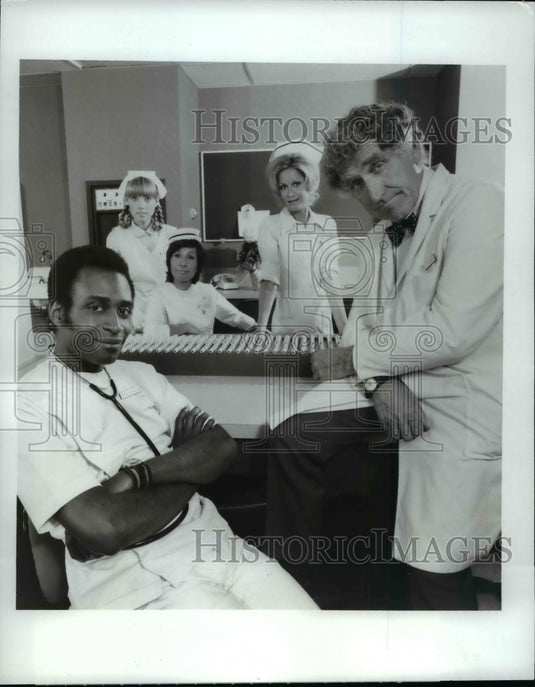 1972 Press Photo Temperatures Rising-Cleavon Little, Nancy Fox et al - cvp95311- Historic Images