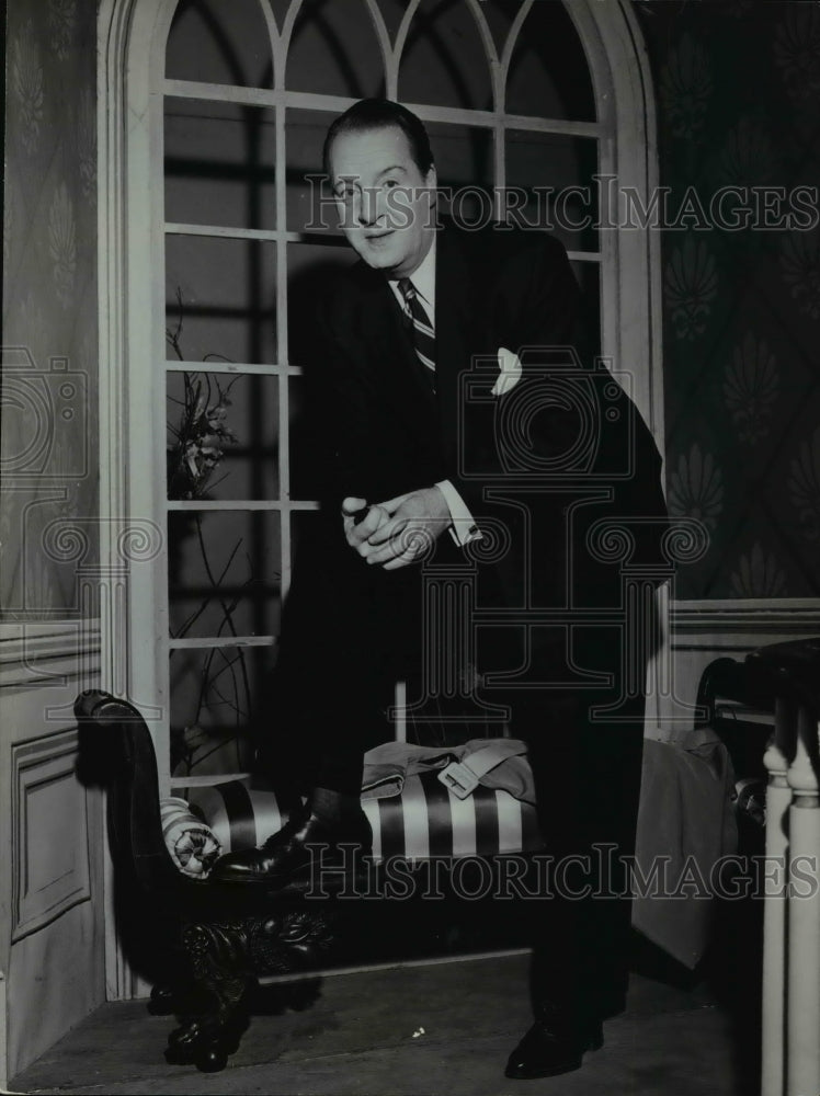 1957 Press Photo Howard St. John, actor. - cvp95726 - Historic Images