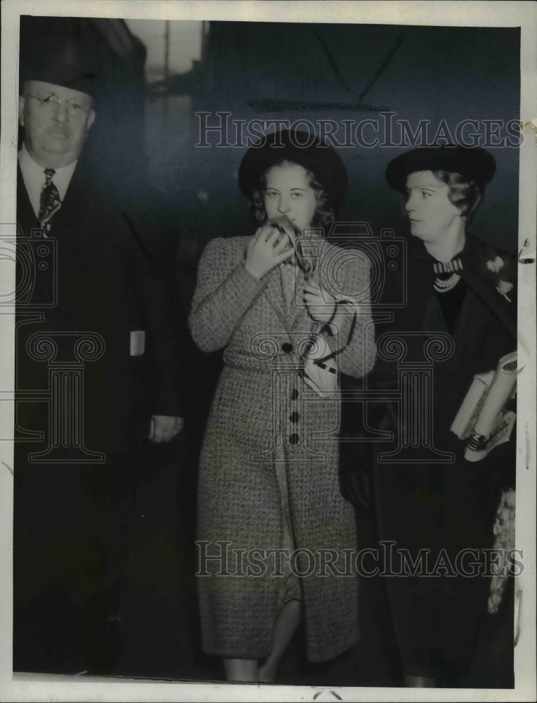 1938, US Marshal Augus Klecka of Baltimore, Bird and Mrs. Klecka - Historic Images