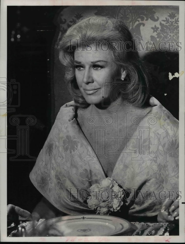 1964, Ginger Rogers in Terror Island. - cvp95895 - Historic Images