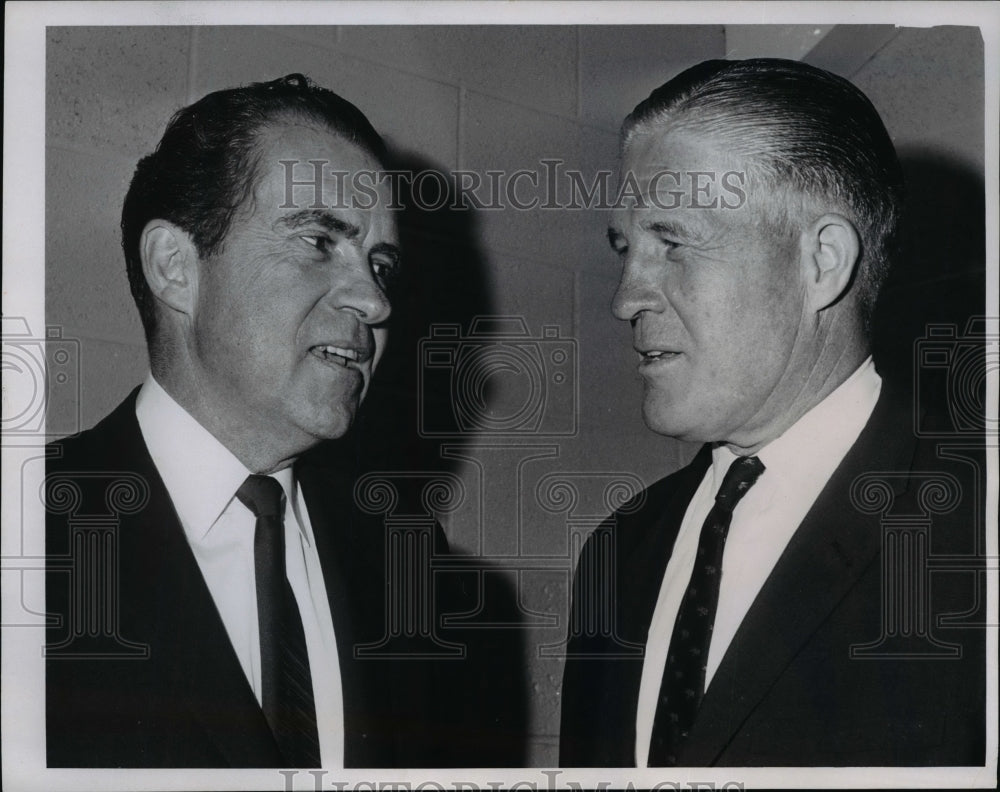 1966 Press Photo Richard Nixon with Gov. George Romney at convention in Detroit.-Historic Images