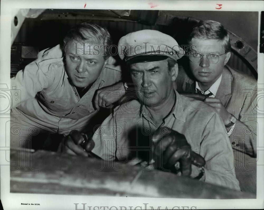 1966 Press Photo James Stewart, Attenborough, Kruger-The Flight of the Phoenix - Historic Images
