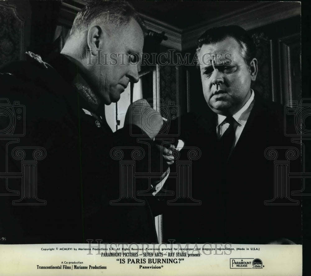 1966 Press Photo Gert Frobe and Orson Welles in Is Paris Burning? - cvp96195 - Historic Images