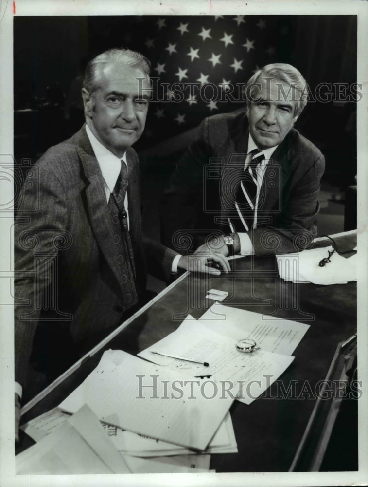 1972 Press Photo Howard K Smith and Harry Reasoner at ABC News anchor desk.- Historic Images